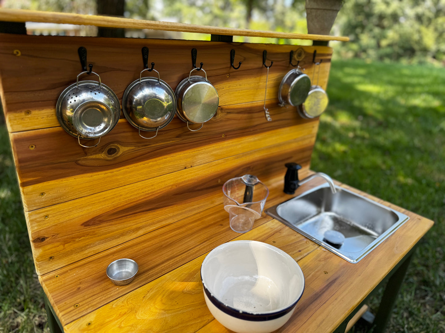 Compact Outdoor Mud Kitchen for Kids - Sturdy Wooden Play Kitchen