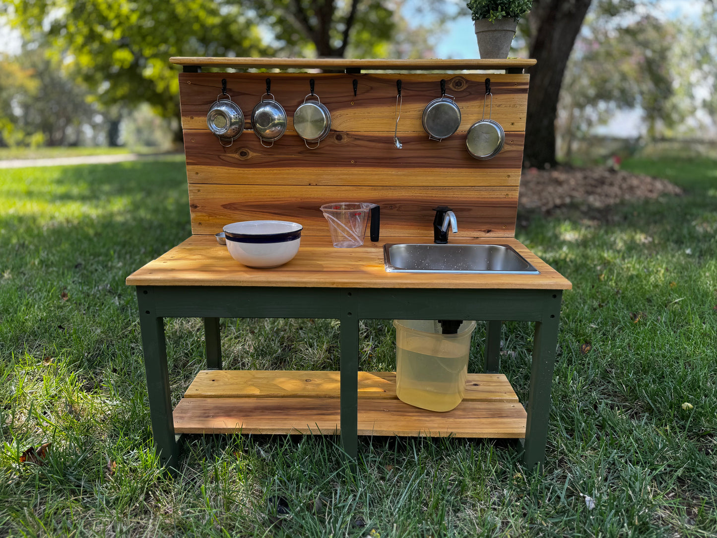 Compact Mud Kitchen – Sturdy & Kid-Sized